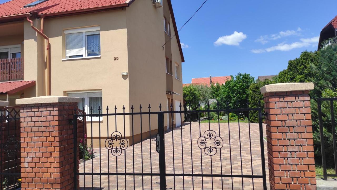 Appartamenti Delle Vacanze Keszthely Exteriör bild